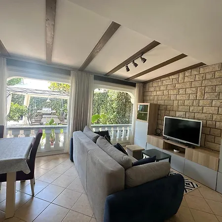 Διαμέρισμα Luxury Zola *