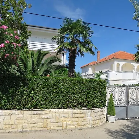 Luxury Zola Daire *