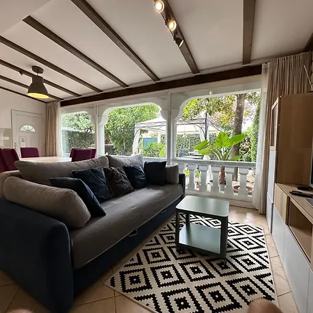 Апартаменти Luxury Zola *