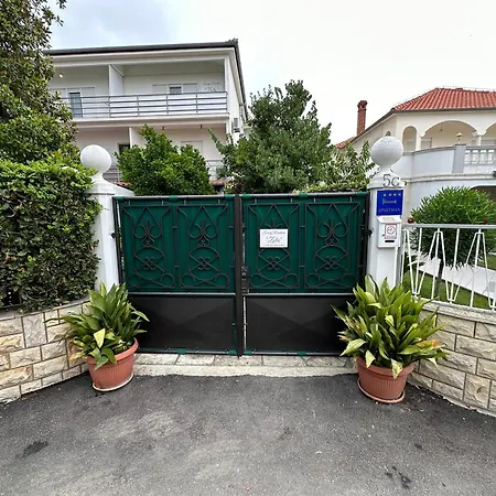 Luxury Zola * זאדאר