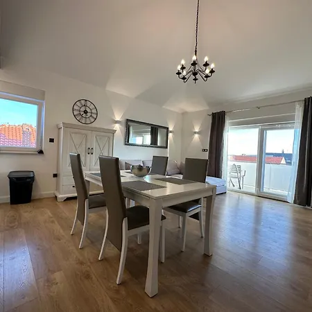 Luxury Zola דירה *